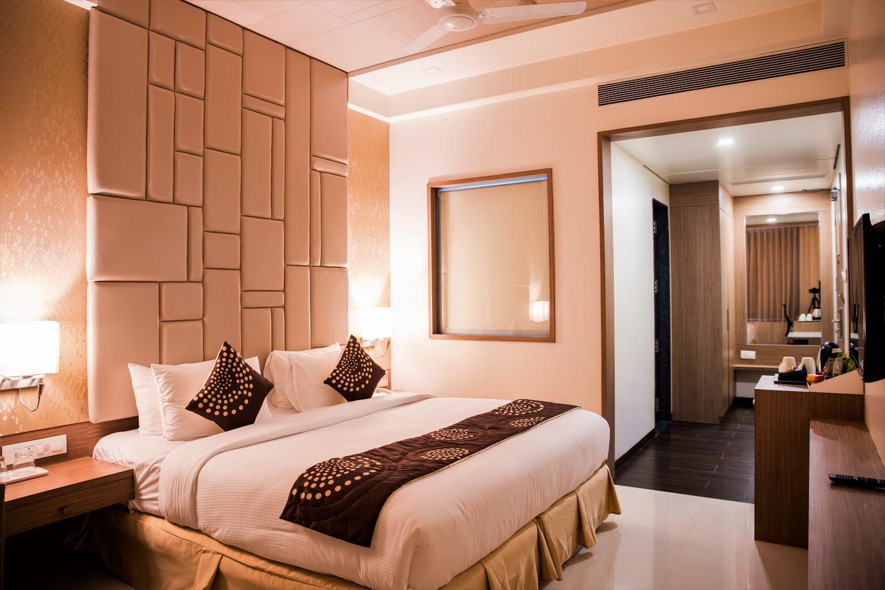 Hotel Grand Rio Nashik Exteriör bild