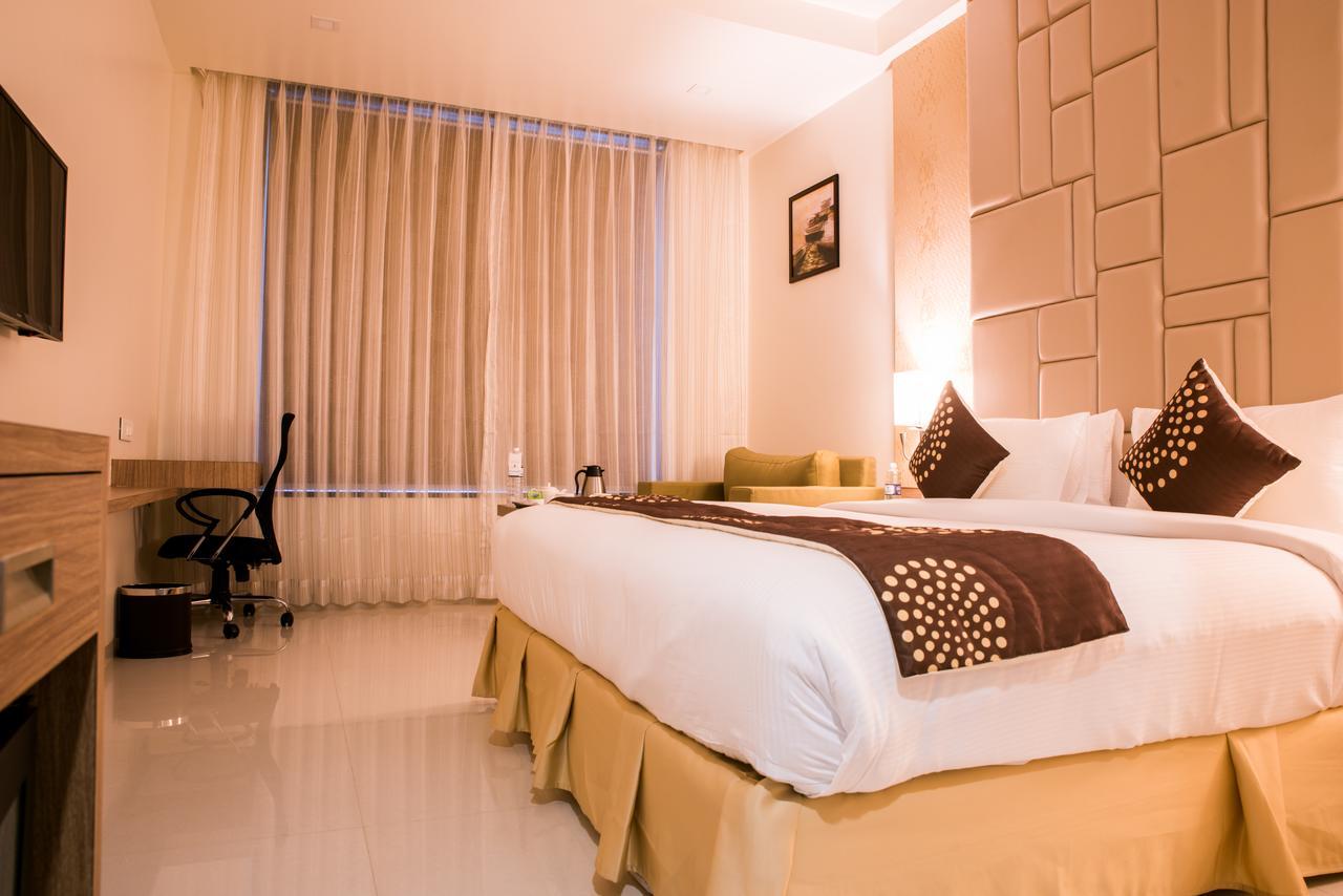 Hotel Grand Rio Nashik Exteriör bild