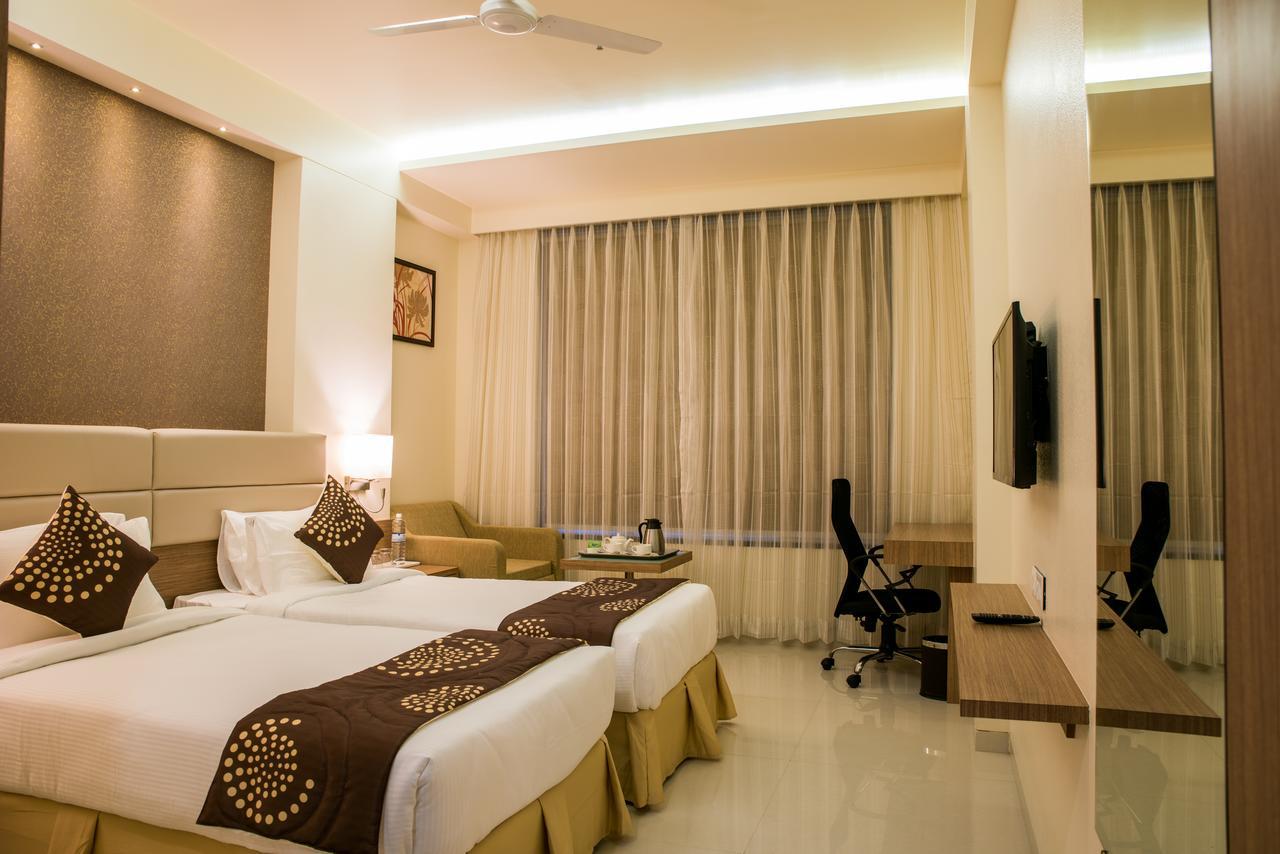 Hotel Grand Rio Nashik Exteriör bild