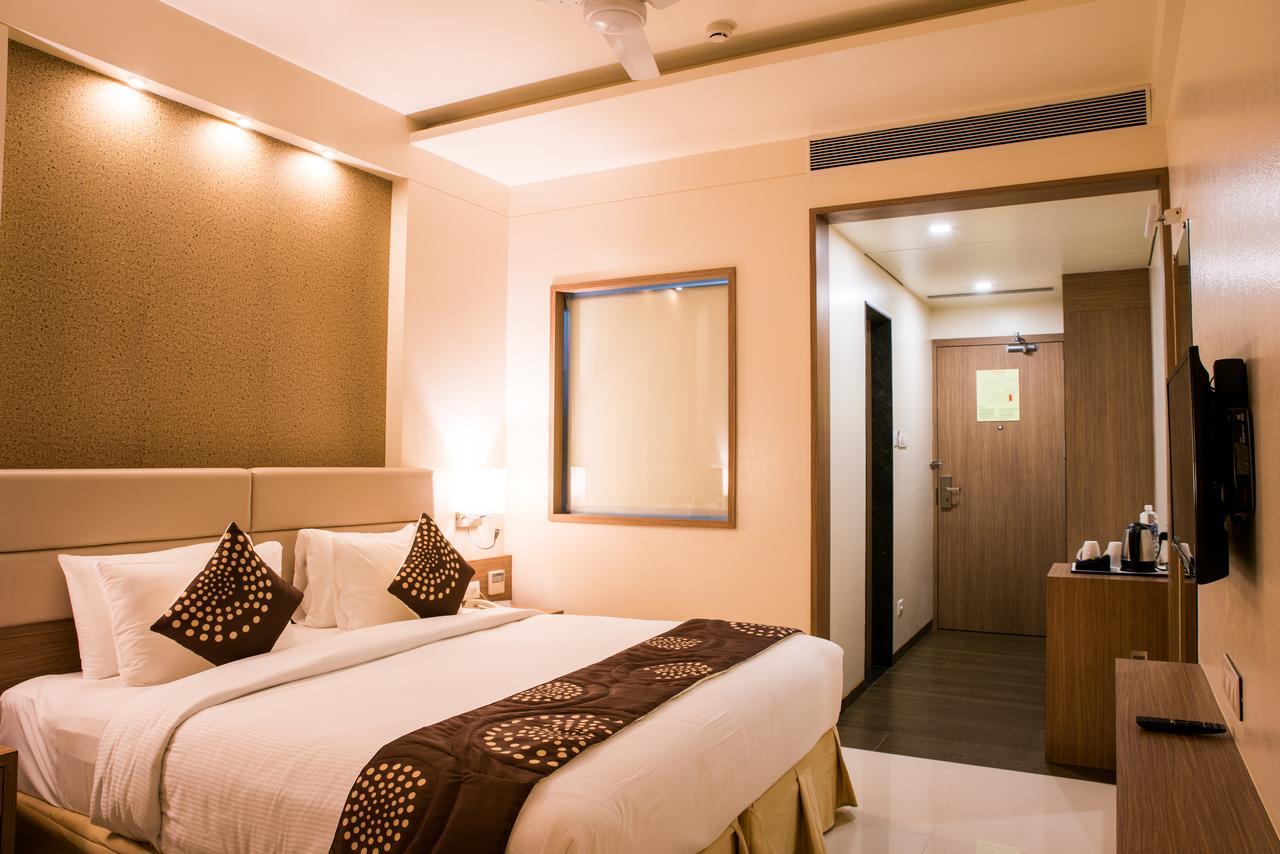 Hotel Grand Rio Nashik Exteriör bild