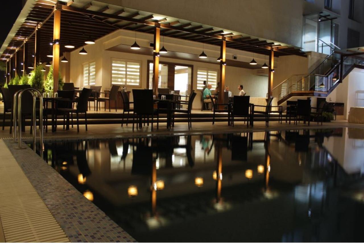 Hotel Grand Rio Nashik Exteriör bild